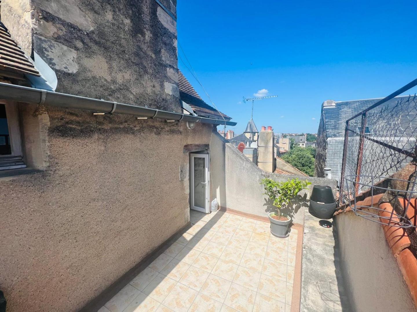 So British ! Appart Atypique Et Sa Petite Terrasse Poitiers Extérieur photo